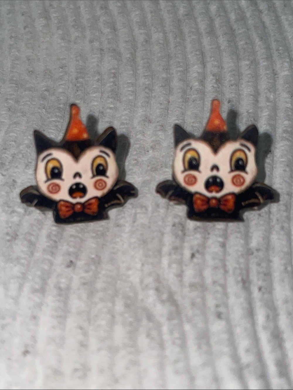 New Without Tags, Cute, Vintage Style Wood Halloween Bat Stud Earrings
